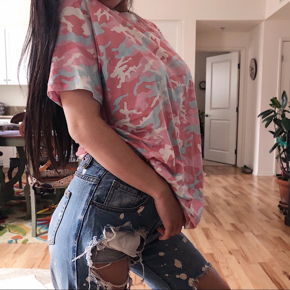 NEW KYLIE JENNER PINK CAMO T-SHIRT SZ MEDIUM